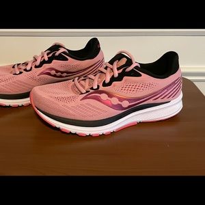 *NEW* Saucony Ride 14 (Wmns 8.5)